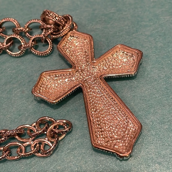 Silver Plated Cross Lightweight 18”-21” - Picture 4 of 8